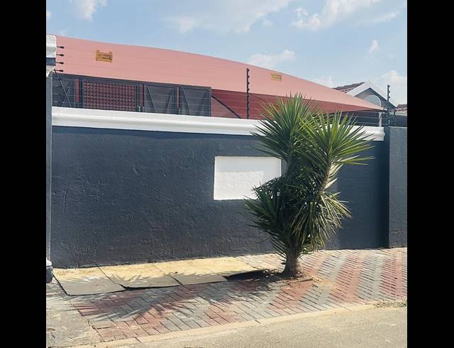 2 BEDROOM PROPERTY TO RENT IN FLEURHOF